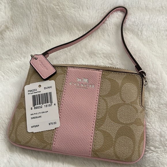 COACH corner zip light pink signature wristlet - Picture 5 of 5